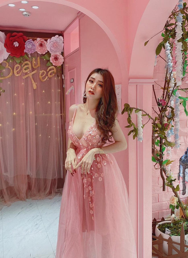 Sau 1 năm lên sóng “Bạn muốn hẹn hò”, cuộc sống của Nguyễn Hoa có nhiều thay đổi. Hoa chia sẻ, cô và bạn trai ghép đôi đã có 1 tháng tìm hiểu nhau nhưng vì không tìm được tiếng nói chung, cặp đôi quyết định chỉ giữ quan hệ bạn bè.