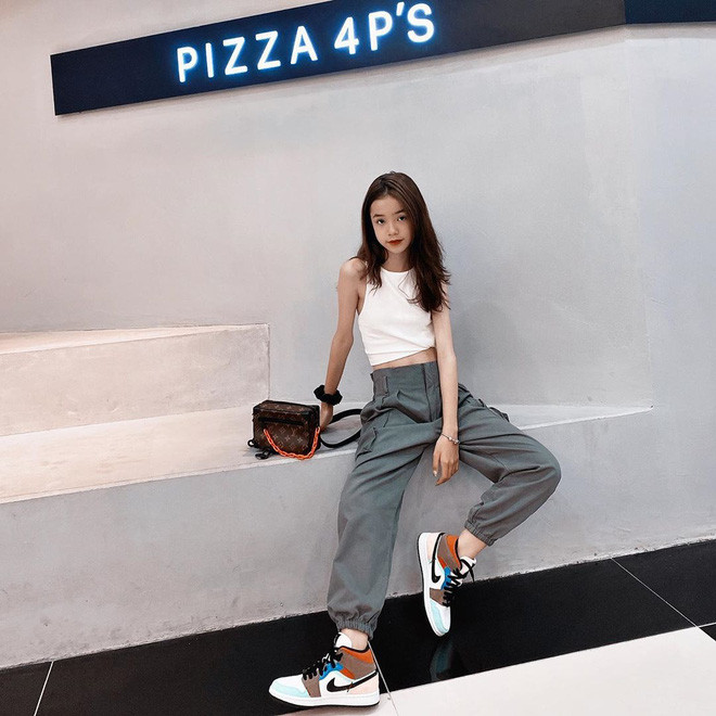 Lê Gia Linh (nick name Meo Xinh, sinh năm 2006) là cái tên triển vọng của giới rich kid Hà thành cũng không nằm ngoài danh sách này.