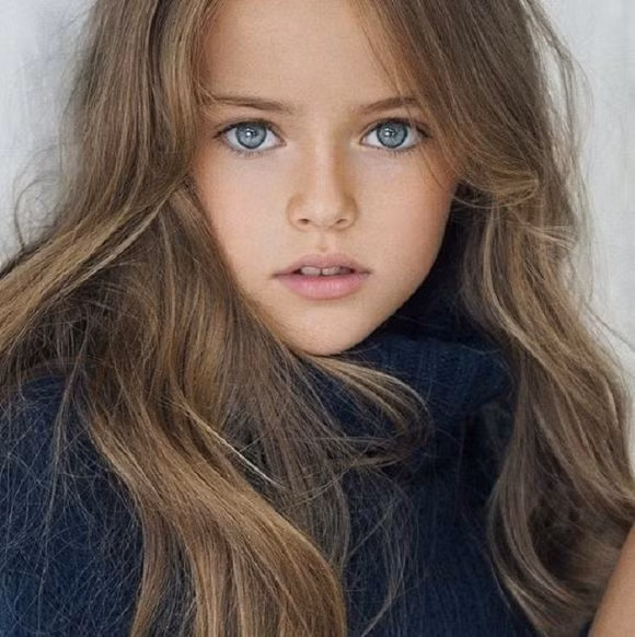 Kristina Pimenova sinh ngày 27/12/2005 ở Nga, là con gái của cựu cầu thủ người Nga Rusian Pimmenov và người mẫu Glikeriya Shirokova. Cô bé từng trở thành hiện tượng trên toàn thế giới khi những bức ảnh của cô được lan truyền trên mạng xã hội. Với gương mặt bầi bĩnh xinh đẹp, đôi mắt xanh hút hồn, Kristina được tạp chí uy tín bình chọn là "Cô bé đẹp nhất thế giới".