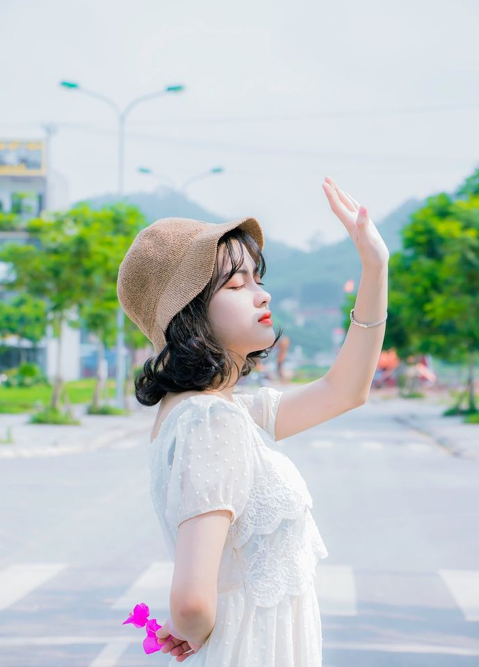 “Nàng thơ” thuộc tuýp người sống đơn giản, luôn sống hết mình mới mọi người và muốn làm những điều mà bản thân cảm thấy thích.