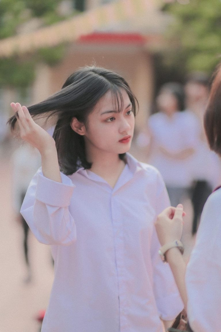 Dự lễ khai giảng năm học 2020 - 2021, Thương có cảm xúc khá buồn vì năm nay lên lớp 12, năm học cuối cùng cô nàng gắn bó với ngôi trường THPT Lục Nam (Bắc Giang).