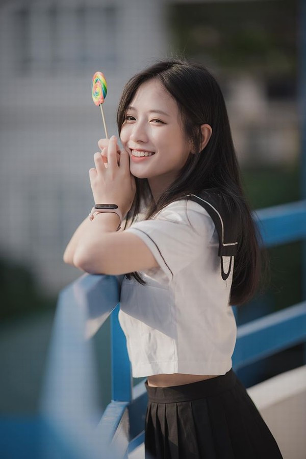 Ngoài thời gian dành cho việc học, Hoài Linh cũng là cái tên được nhiều cửa hàng thời trang “chọn mặt gửi vàng”.