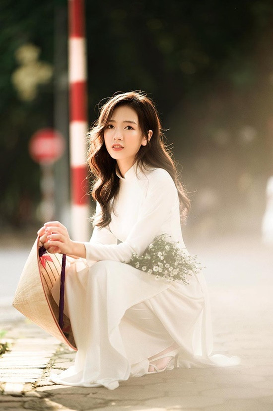 Nữ sinh là gương mặt hot girl nhận được sự yêu mến của nhiều người nhờ nhan sắc ngọt ngào, duyên dáng.