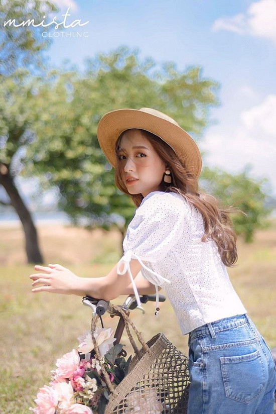 Dù đã là sinh viên đại học thế nhưng Hoài Linh được đánh giá là sở hữu ngoại hình trẻ trung, dễ thương như mới chỉ vừa vào cấp 3.