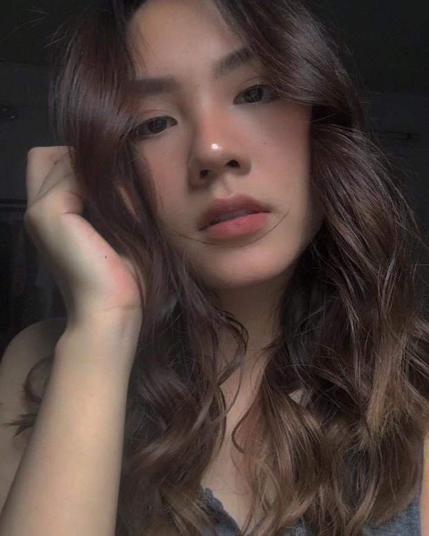 Mai Phương cũng rất tích cực tham gia các hoạt động thiện nguyện, đồng thời dạy học thêm để kiếm thêm thu nhập cho bản thân. Với tính cách tích cực như vậy, Mai Phương sống rất tự tin và luôn tràn đầy năng lượng.