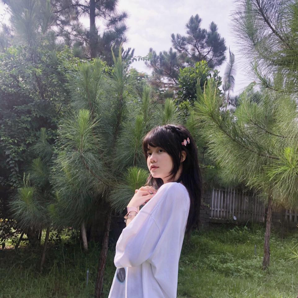 Sở hữu nét mặt rất giống với Linh Ngọc Đàm, dân tình còn lầm tưởng họ là cặp chị em song sinh.