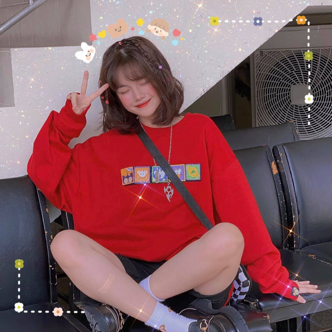 Cũng giống như cô chị, cô em Đàm Minh Ngọc thích style năng động, khoẻ khoắn trông như 1 cậu con trai nghịch ngợm.