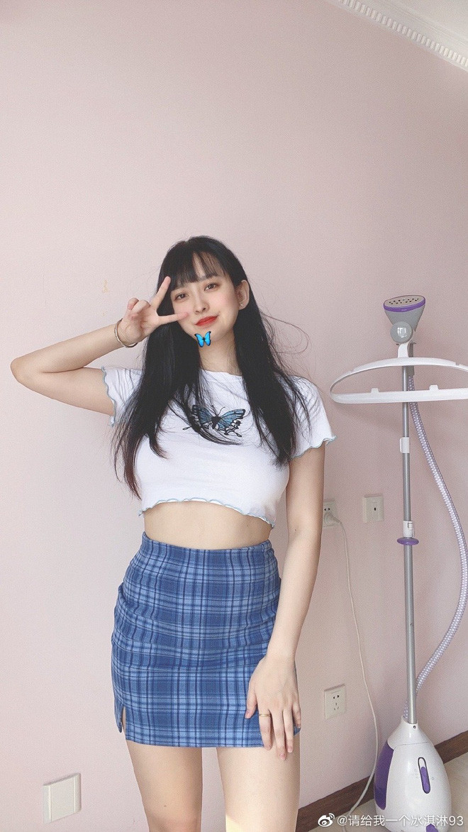 Hiện hot girl này đang có hơn 190 nghìn follower trên Weibo, 61,4 nghìn follower trên Tik Tok.