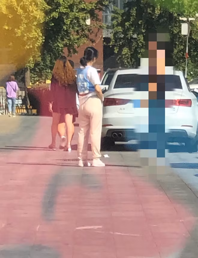 Dáng người có phần "vỡ mộng" của cô mới là điều khiến cộng đồng mạng xôn xao.