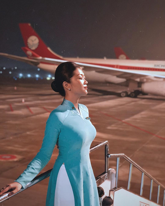 Tôn Nữ Nam Phương là tiếp viên hàng không xinh đẹp của hãng hàng không quốc gia Việt Nam. Cô nàng từng được nhiều người chú ý khi những bức ảnh trong bộ đồng phục nữ tiếp viên hàng không được đăng tải cuối năm 2018.