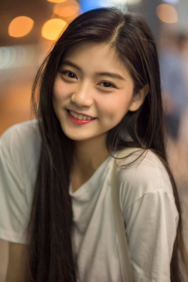 Hiện tại, cô nàng theo học chuyên ngành Digital Marketing, trường Đại học FPT. Nam Phương phát triển sự nghiệp với vai trò là một YouTuber. Kênh YouTube của gái xinh hiện có 175 ngàn người theo dõi.