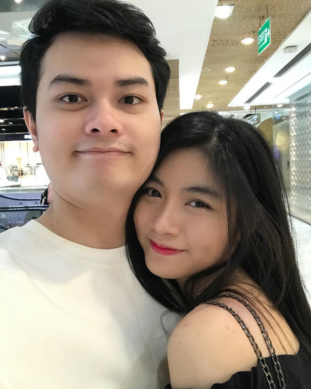 Nam Phương cũng nhận được nhiều sự quan tâm nhờ chuyện tình yêu ngọt ngào với streamer Win.D. Cặp đôi được đánh giá là trai tài - gái sắc.