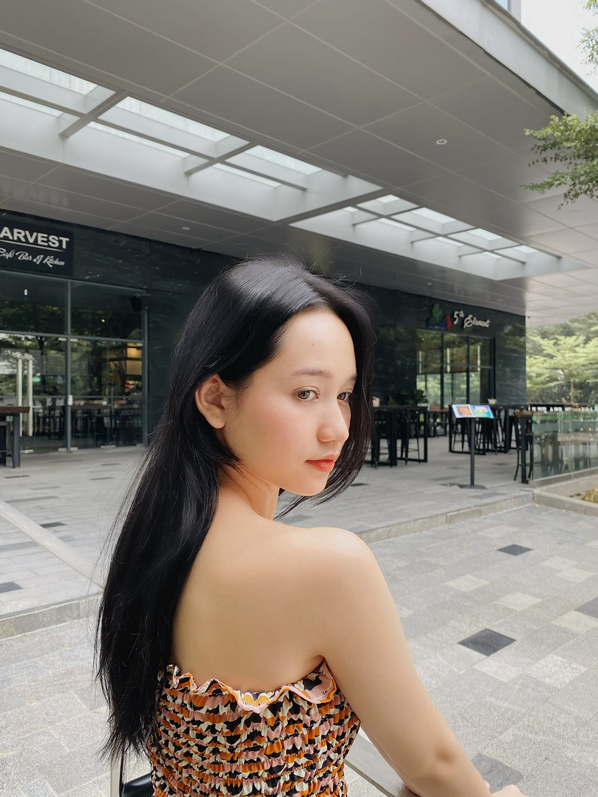 Sau khi những hình ảnh mới nhất của Trúc Anh được đăng tải, CĐM và fans rần rần thả tim rồi còn bình luận nhắc cô bạn ăn uống đầy đủ và bảo vệ sức khỏe.