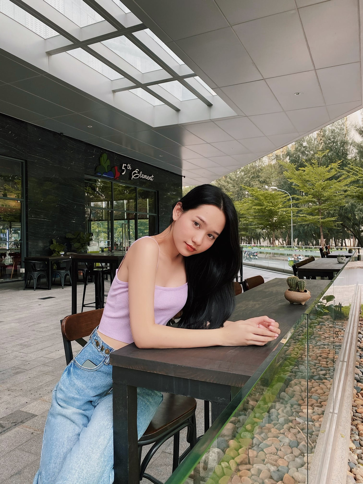 “Nàng thơ” của Mắt Biếc thường ngày chuộng phong cách nữ tính, dịu dàng và ít khi trang điểm đậm.