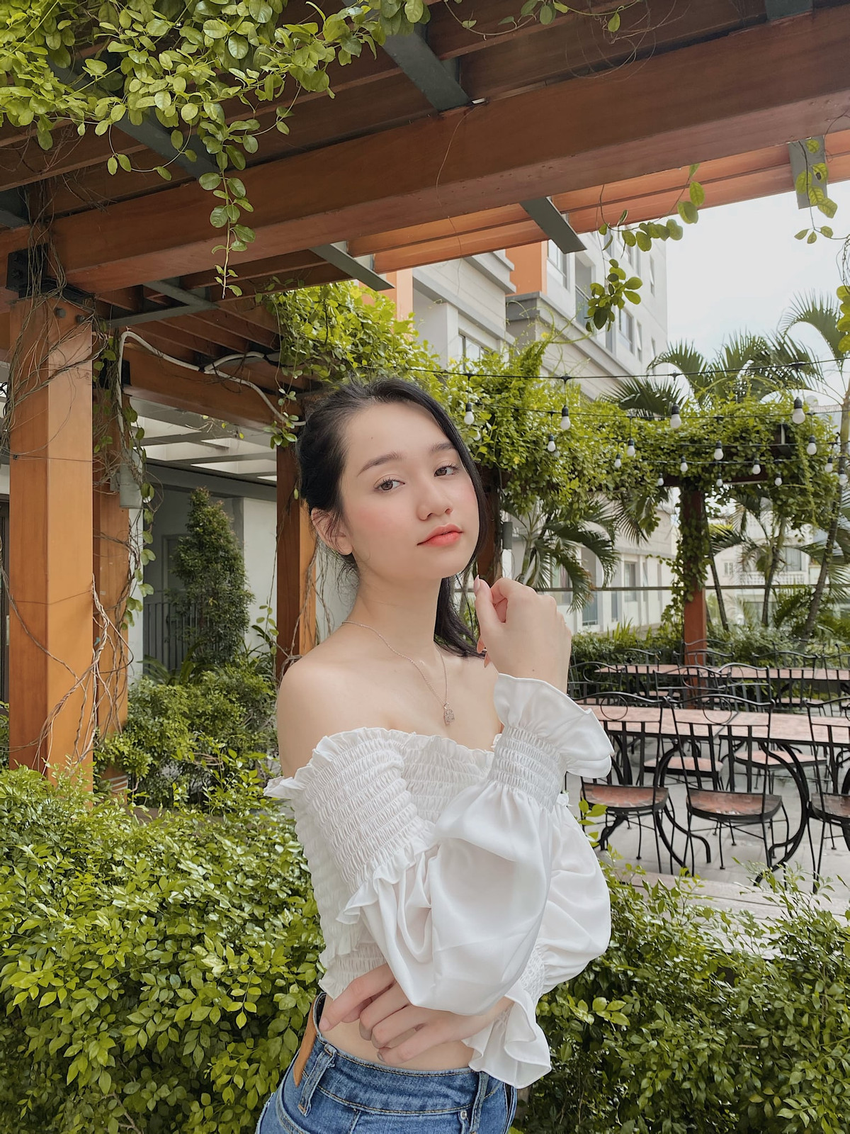 Đôi mắt trong veo nhưng đượm buồn chính là “thương hiệu” làm nên Trúc Anh và cũng là cái danh gắn liền với cô nàng sau thành công vang dội của phim điện ảnh Mắt biếc.