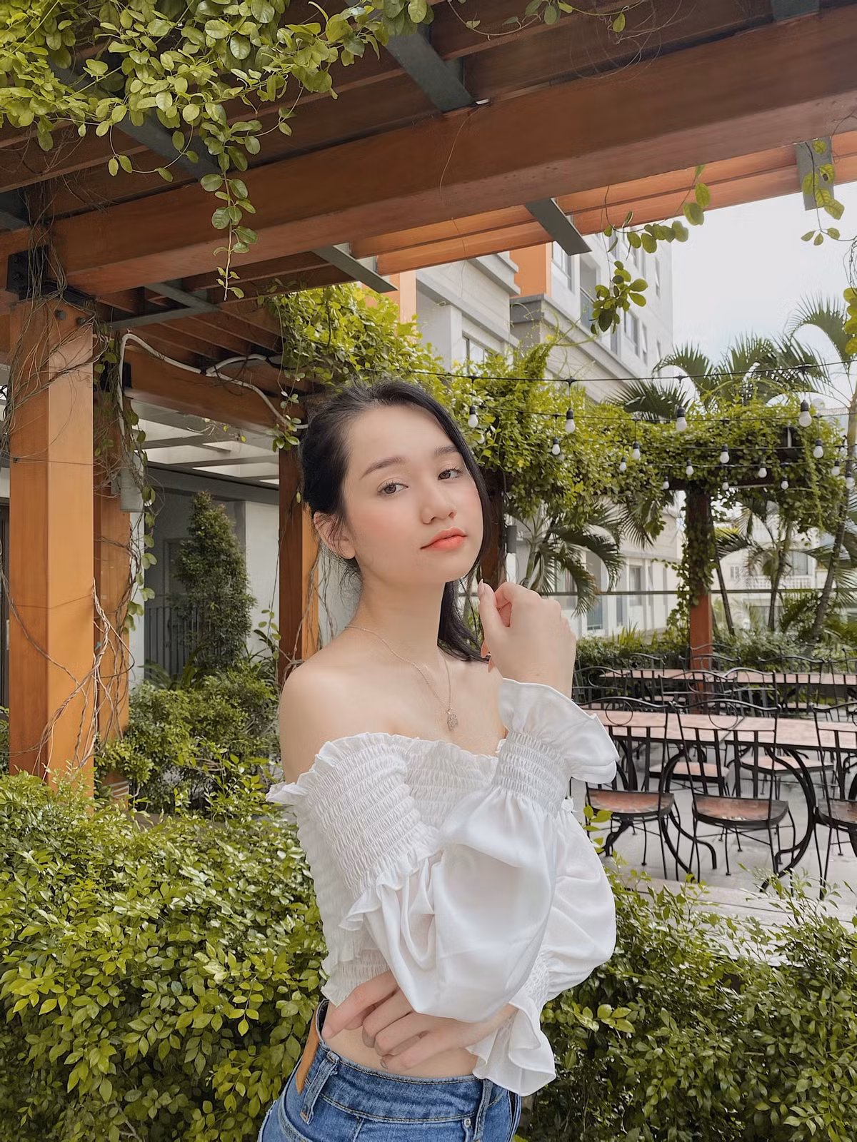 Đôi mắt trong veo nhưng đượm buồn chính là “thương hiệu” làm nên Trúc Anh và cũng là cái danh gắn liền với cô nàng sau thành công vang dội của phim điện ảnh Mắt biếc.