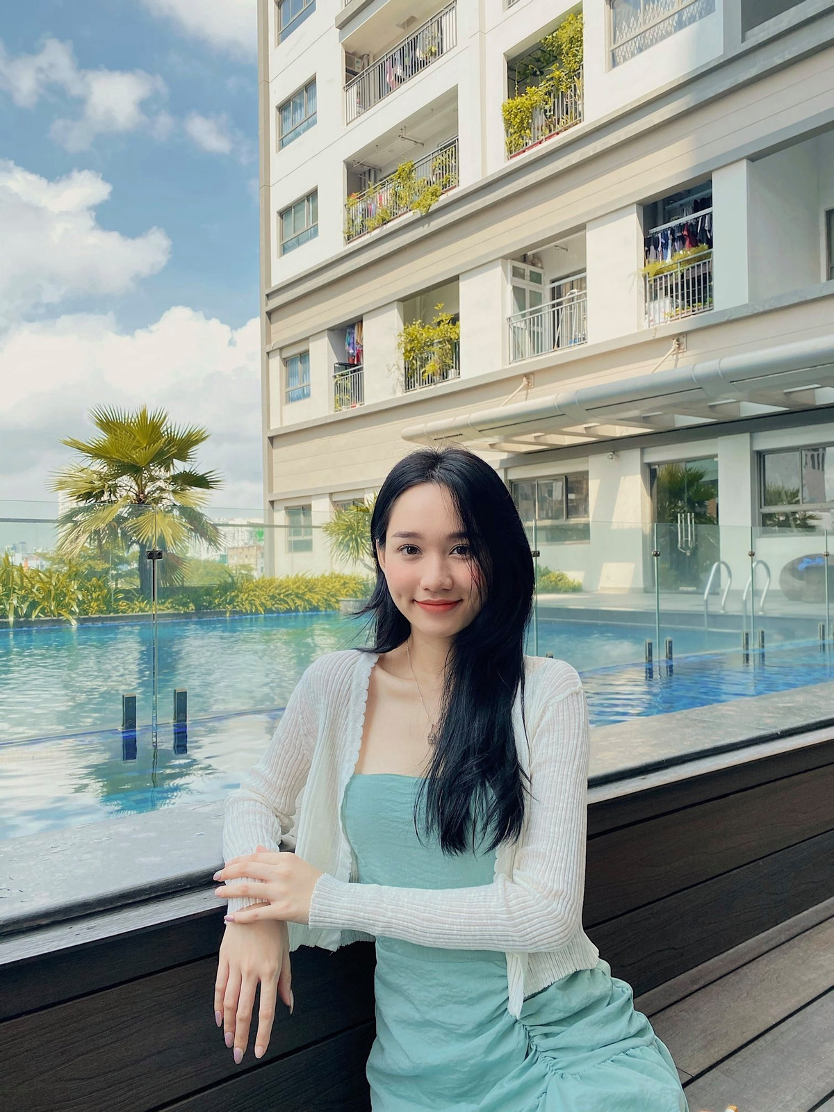 Cô nàng Hà Lan “Mắt Biếc” sinh năm 1998, đang là sinh viên trường đại học Greenwich – ngôi trường của rich kid Việt Nam.