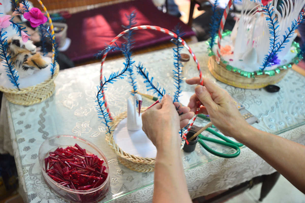 Từ ngày có đồ chơi nước ngoài vào thì đồ chơi Trung thu truyền thống nói chung, cũng như thiên nga bông nói riêng đã dần bị lép vế.