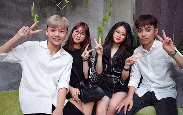 Trong nhóm hot teen này, ở thời điểm hiện tại Linh Ka có lẽ là cái tên nổi đình đám nhất. Năm 2017, Linh Ka còn nằm trong top 10 nhân vật được người dùng Internet ở Việt Nam tìm kiếm nhiều nhất trên Google.