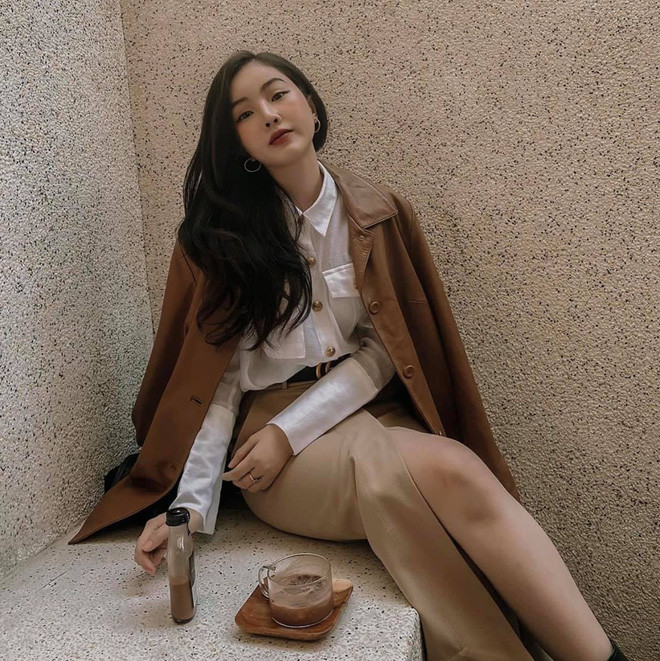 Bên cạnh những thương hiệu thời trang nổi tiếng, thời gian gần đây hội chị em có một sở thích mới đó là diện đồ si với giá thành rẻ những vẫn đẹp. Điển hình như cô bạn có tên Phạm Ý Thư, sinh năm 1993 gây sốt với BST thời trang cá tính nhưng với giá thành cực rẻ.