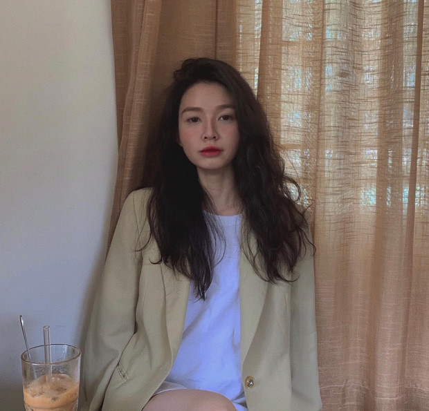 Không chỉ diện blazer đẹp, cách phối những trang phục thường ngày của Minh Tâm cũng rất đáng để hội con gái học hỏi.