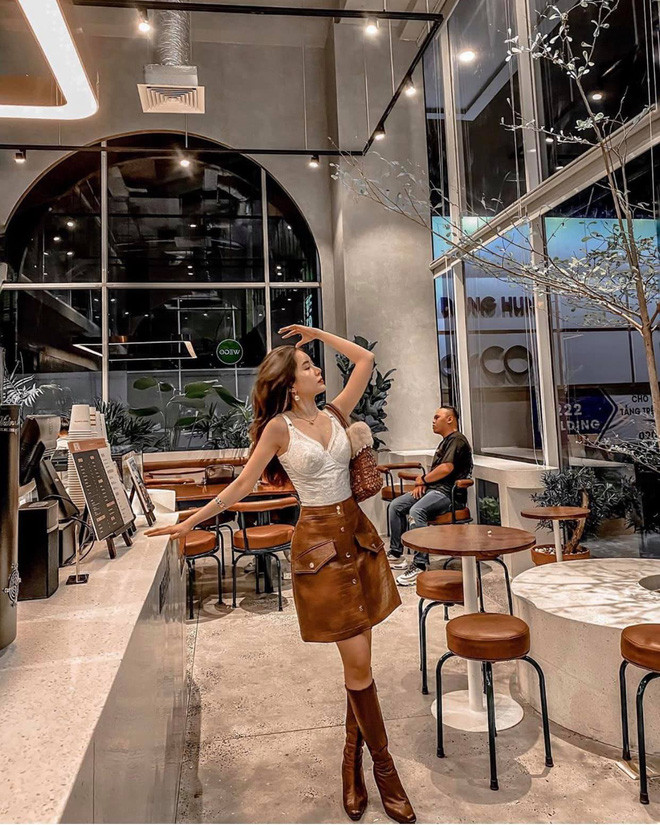 Cô nàng cũng sở hữu một gương mặt và vóc dáng ưa nhìn có lẽ vì thế nên những bộ trang phục của Ý Như dễ thu hút người nhìn hơn.