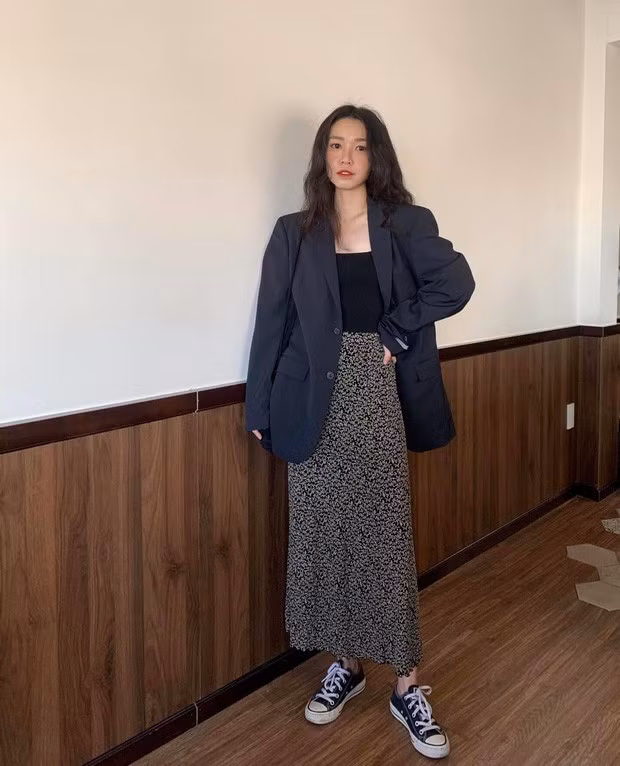 Minh Tâm thường xuyên tham khảo các kênh thời trang rồi đi mua những món tương tự nên cô nàng được đánh giá bắt trend cực tốt.