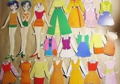 Bộ sưu tập hình dán búp bê bằng giấy cũng là kỉ niệm đáng nhớ của thế hệ trước.