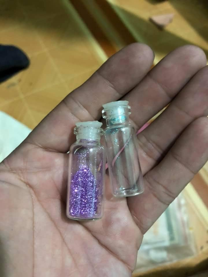 Còn đối với những cô nàng thuộc thế hệ 8x, 9x ắt hẳn luôn muốn quay lại quá khứ ấy với nhiều món đồ huyền thoại của một thời huy hoàng.