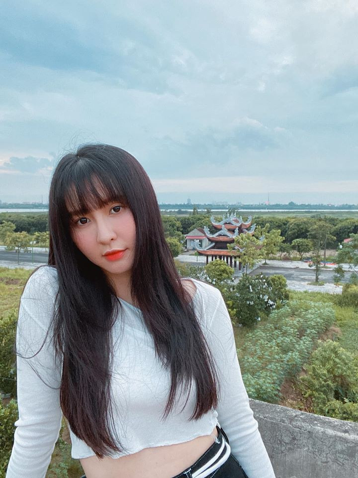 Tính đến thời điểm hiện tại, cặp đôi ViruSs và Ngân ST có hơn 5 năm ở cạnh nhau không quá ồn ào nhưng cũng khá nhiều sóng gió vì những lần hợp – tan.