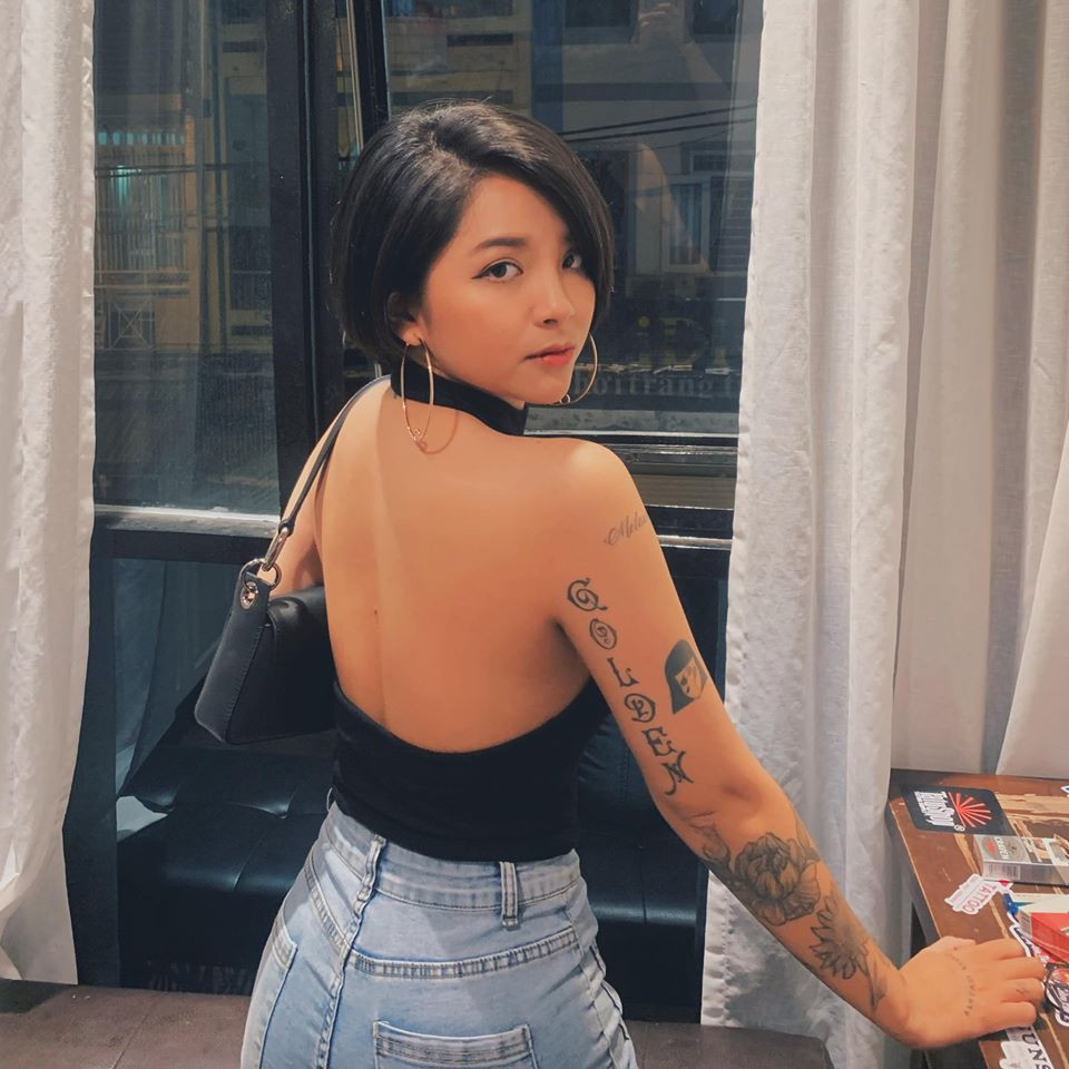 Trước đó, Mây từng có thời gian yêu đương Cris Phan. Sau chia tay Youtuber đình đám này được 3 ngày, cô gây sốc khi công khai hẹn hò với rapper Khói.