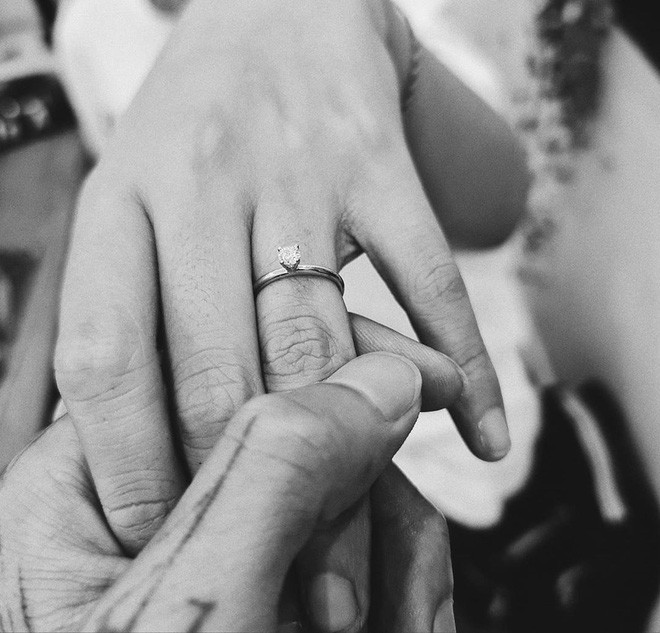 Sau 50 ngay tai hop, rapper Khoi bao tin vui voi ban gai hot girl