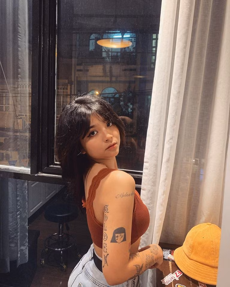 Sau này, chính hot girl Instagram lại tố Khói có bạn gái mới sau khi chia tay cô được 2 ngày. Sự việc này khiến Mây nhận về phản ứng dữ dội từ cộng đồng mạng.