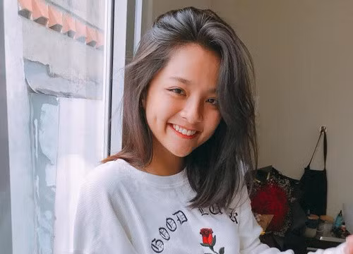 Còn bạn gái của Khói là Mây (tên thật: Vũ Tường Vân), cô nàng từng có chuyện tình ngọt ngào với chàng rapper, tuy nhiên họ đã chia tay vào năm 2018.