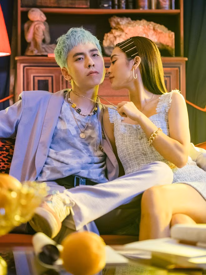 Trong quá trình làm gia sư, chàng OSAD nghi ngờ về mối quan hệ cha - con của cô gái và quyết đi tìm sự thật. Cuối cùng, anh chàng phát hiện ra sự thật cha mẹ thật của cô là người khác, còn gã đàn ông kia lại là người tình đang lén lút chung sống cùng cô.