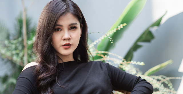 Lý do có lẽ là vì sau vài năm đầu sống ở Hà Nội, mình trải qua những chuyện không được như mong muốn nên dần lớn lên và trưởng thành hơn" - MC Thu Hoài cho hay. Ngay sau chia sẻ của cô, có bình luận ác ý về điều này: "Tóm lại là mất 7 năm để đi các sân golf săn đại gia chứ gì".