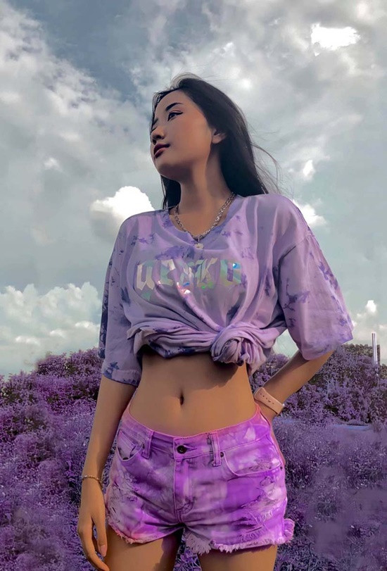 Gái xinh đến từ Đắk Lắk không ngần ngại phô diễn vòng eo chuẩn đẹp của mình lên MXH.