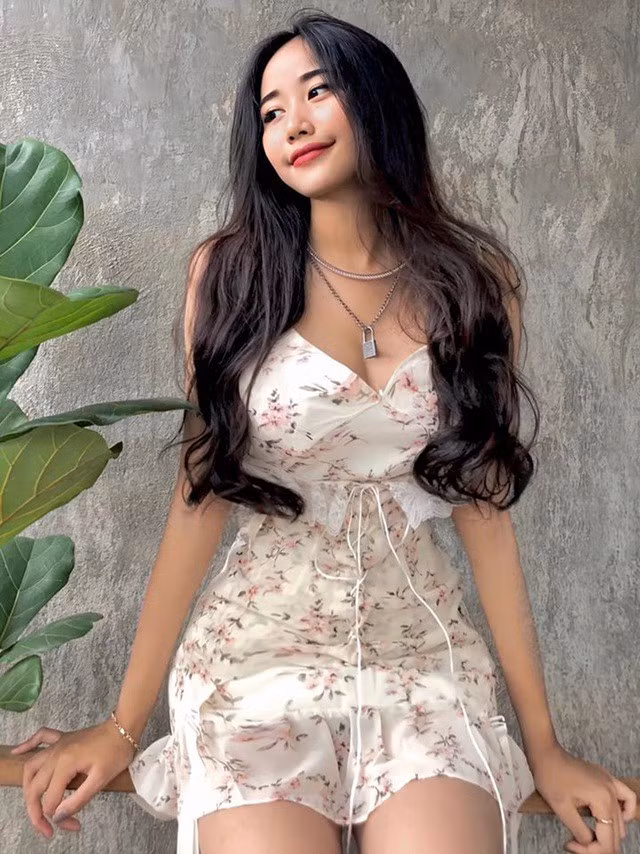 Dù mặc trang phục gì hay ở hoàn cảnh nào thì hot girl 16 tuổi này vẫn thu hút hàng nghìn like cùng nhiều bình luận “thả thính” cho mỗi bức ảnh trên MXH.