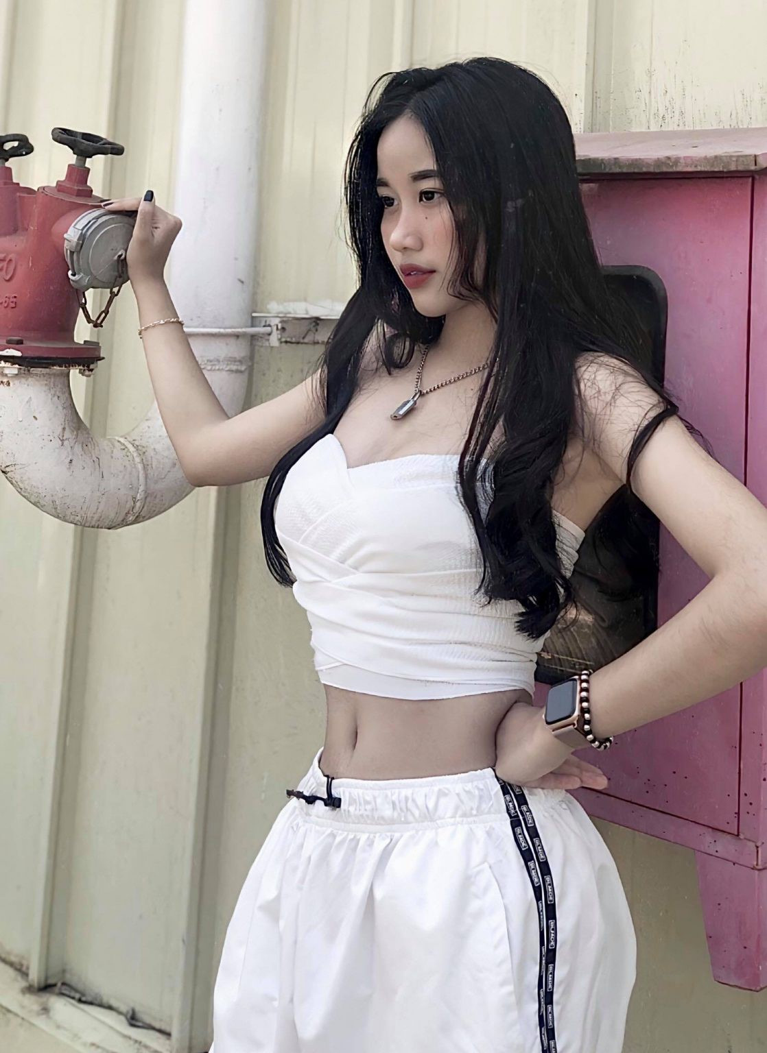 Ngoài thời gian cho việc học tập, Thùy còn thích ca hát và vẽ tranh.