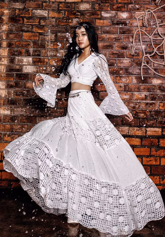 Được nhiều người quan tâm và yêu quý, bản thân hot girl 10X cảm thấy rất vui, Gia Thùy lấy đó làm động lực để ngày càng cố gắng, hoàn thiện mình hơn.