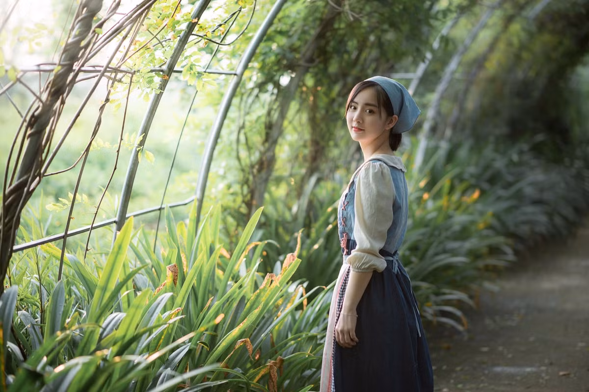 Hot girl 9x này sở hữu vẻ ngoài xinh đẹp, đáng yêu, có chút “lai Tây” khiến nhiều người bày tỏ sự yêu thích qua từng bức ảnh.