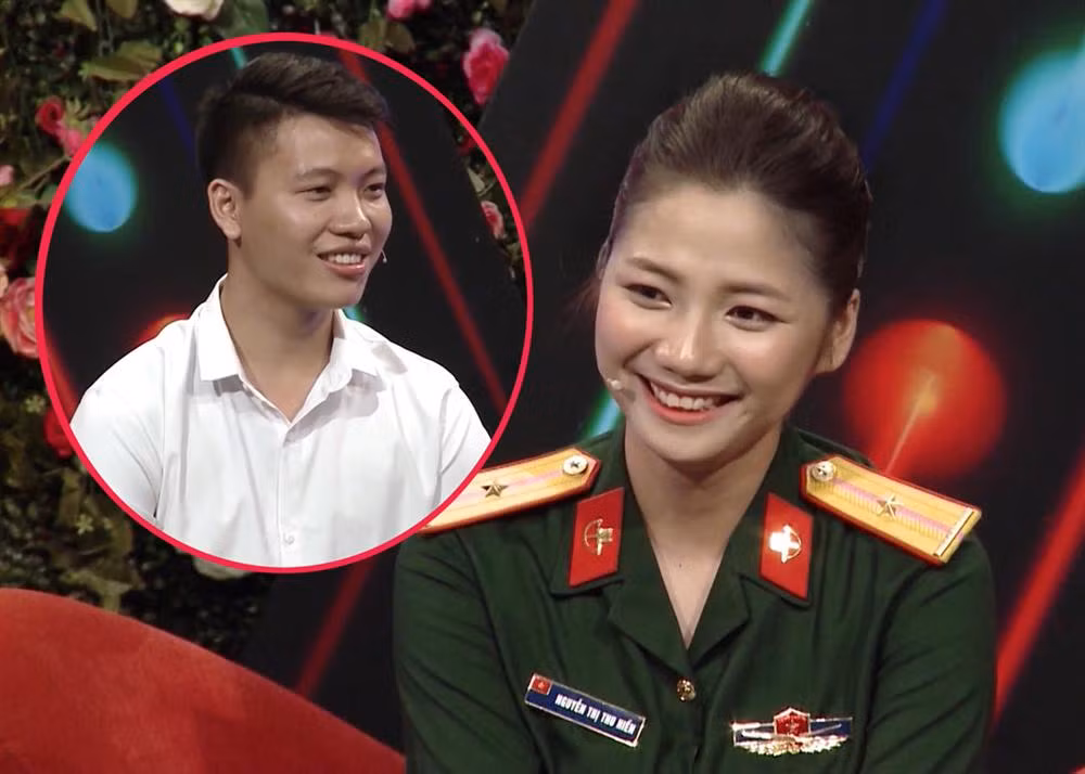 Khoảnh khắc cười tươi của thiếu úy càng làm rực sáng thêm không khí của khán phòng.