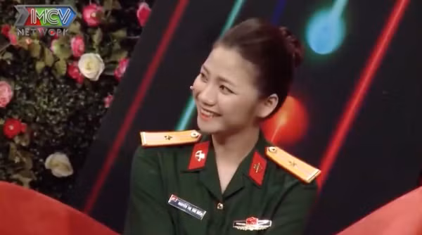 Người đẹp sinh năm 1997 này hiện là thiếu úy tại trạm 77 của Bộ Tư lệnh Đặc công.