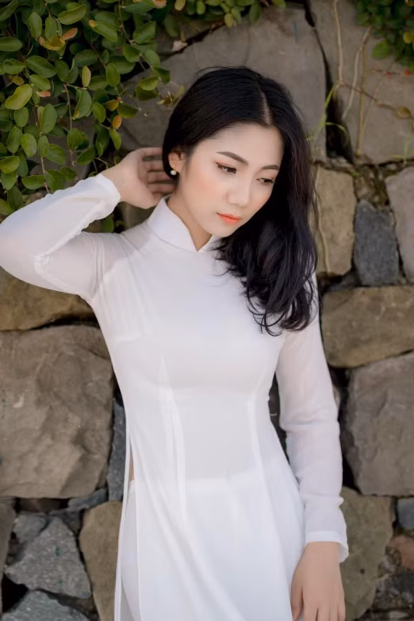 Mặc dù các đường nét không quá hoàn hảo nhưng gương mặt của Thu Hiền gợi lên cảm giác rất dễ chịu, đáng yêu và xinh xắn.