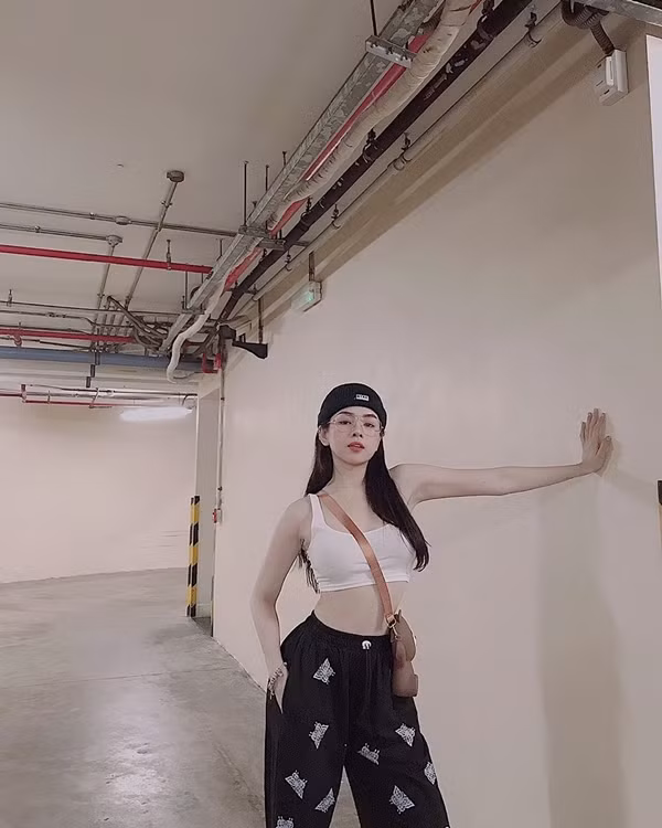 Không chỉ có tài chơi nhạc mà Mie còn sở hữu vẻ ngoài vừa đáng yêu vừa nóng bỏng đúng chuẩn "búp bê DJ" cùng style sành điệu.