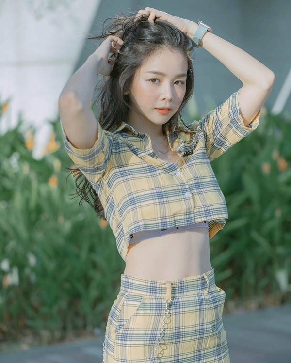 Nữ DJ gốc Đà Nẵng tiết lộ tủ giày của cô khoảng 50 đôi nhưng đôi đắt nhất chỉ có giá 20 triệu đồng.