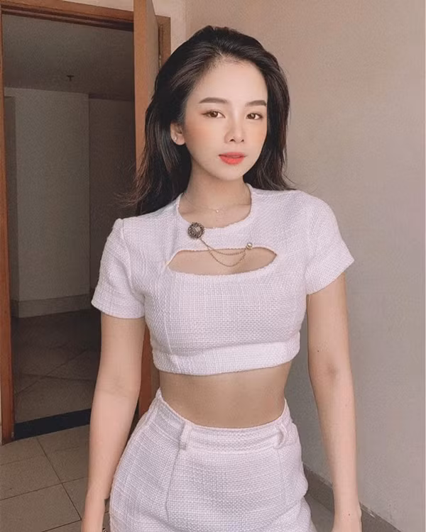 DJ Mie (tên thật Trương Tiểu My, sinh năm 1995) là một gương mặt cực kì quen thuộc với cộng đồng mê nhạc EDM.