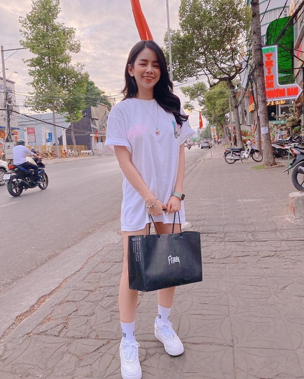 Dù theo phong cách nào thì cũng có thể nhận thấy Mie rất xinh đẹp, nổi bật giữa đám đông. Mời quý độc giả đón xem thêm video: Khi phụ nữ làm DJ - Nguồn: KÊNH VTC14