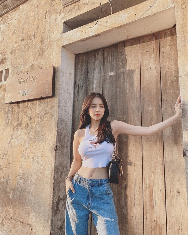 Bên cạnh niềm đam mê áo croptop và vest, Mie còn cực yêu thích với sneaker.