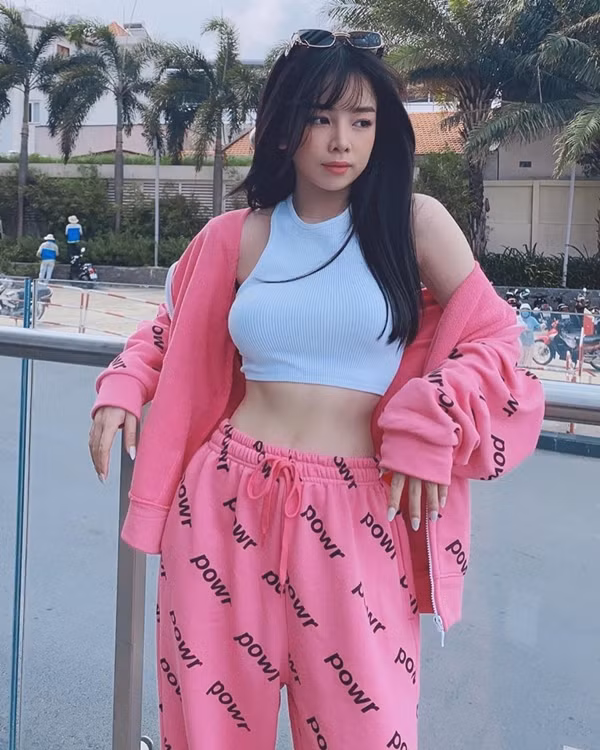 Ngoài dàn thí sinh "hot hit" cùng các huấn luyện viên đỉnh cao, nữ DJ Mie cũng gây chú ý không kém tại chương trình Rap Việt.